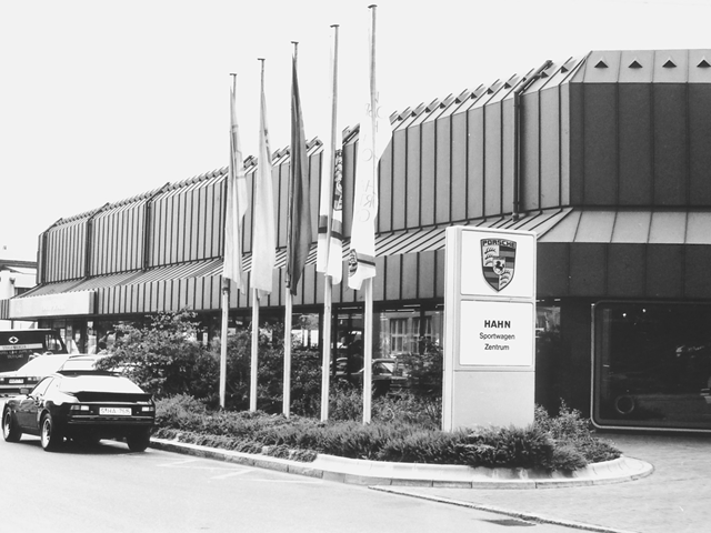 Hahn eröffnet zwischen 1961 und 1970 den ersten Hahn Porsche Standort.