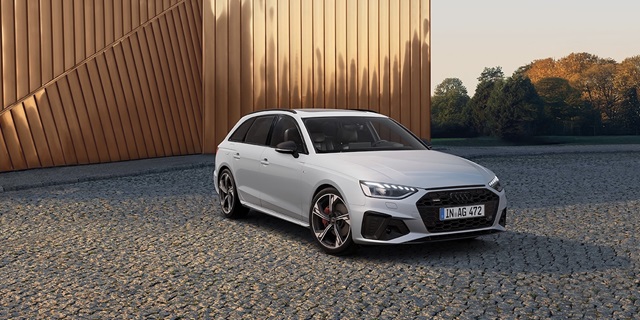 Weißer Audi A4 Avant in Frontansicht vor modernem Gebäude 