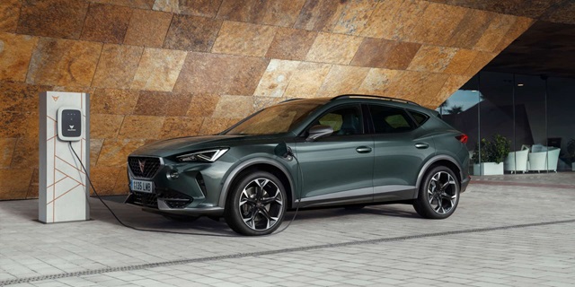 CUPRA Formentor e-Hybrid an der Ladesäule