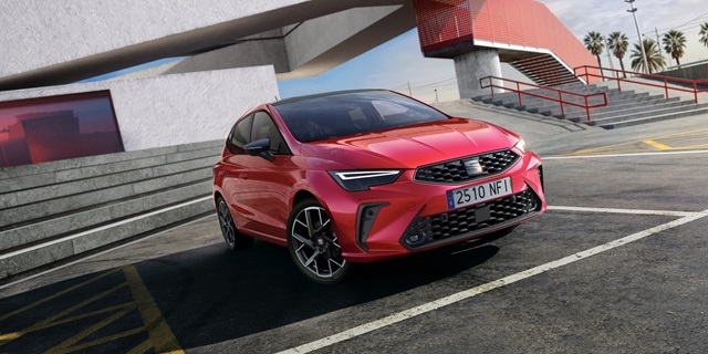 Roter SEAT Ibiza FR in der Frontansicht