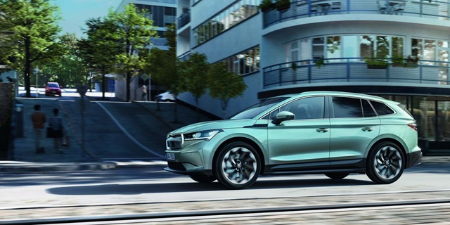 SKODA ENYAQ iV Seitenansicht Drive
