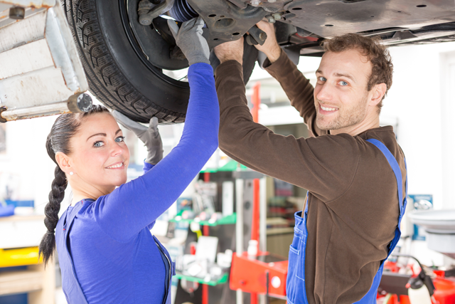 Ausbildung zum/ zur Kfz-Mechatroniker*in bei der Hahn Gruppe.