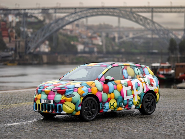 Škoda Epiq Erlkönig in der Seitenansicht