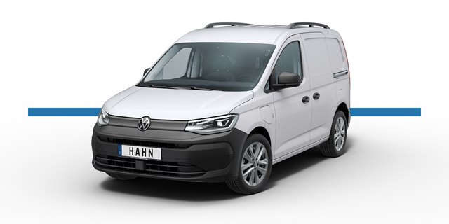 Weißer VW Caddy Cargo Kleintransporter mit schwarzer Frontstoßstange und HAHN-Kennzeichen in Frontansicht vor weißem Hintergrund mit blauem Querstreifen