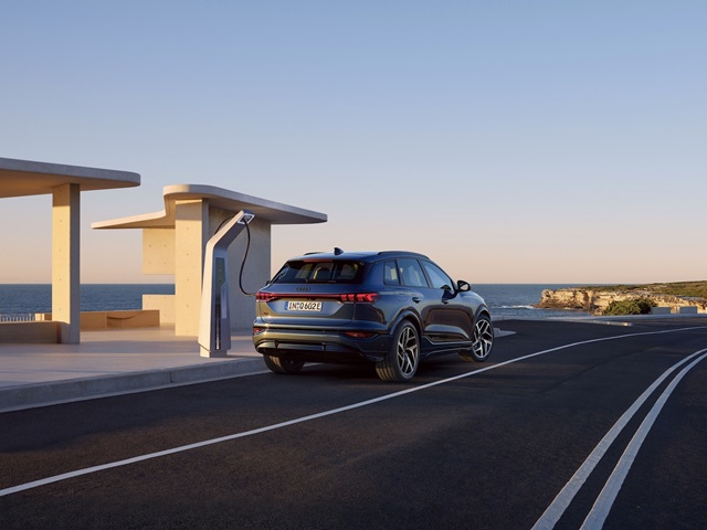 Der neue Audi Q6 e-tron in Heckansicht