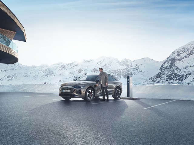 Q8 e-tron in einer Winterlandschaft.