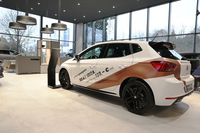 Der SEAT Ibiza im Showroom der SEAT Niederlassung in Kornwestheim.