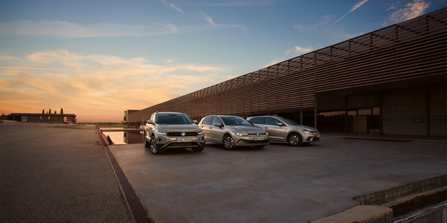 VW MOVE Sondermodelle vor Sonnenuntergang