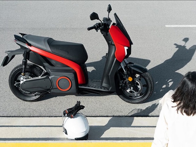 Seat Mo eScooter 125 Seitenansicht rot