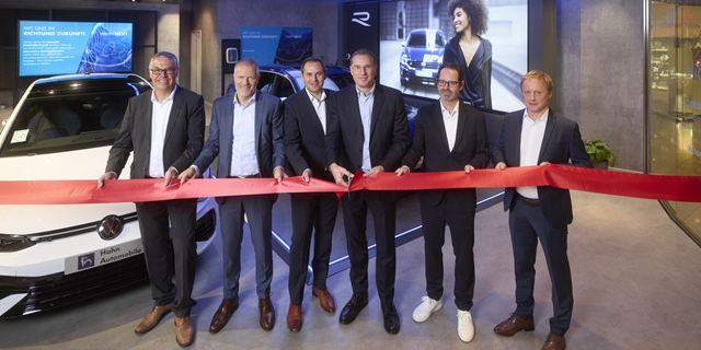 Offizielle Eröffnung des Hahn Volkswagen R Pop-Up-Stores im breuningerLAND Sindelfingen.