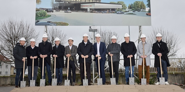 Adrian Blommer (Geschäftsführer Porsche Zentrum Schwäbisch Gmünd), Wilfried Honig (Sprecher der Geschäftsführer der Porsche Zentren der Hahn Gruppe), Klaus Stockhausen (Geschäftsführer Hahn Automobil-Holding GmbH), Karsten Sohns (Geschäftsführer und CFO Porsche Deutschland), Alireza Gordi (Gesamtvertriebsleiter Süd von Porsche Deutschland), Steffen Hahn (Geschäftsführender Gesellschafter Hahn Gruppe), Sebastian Wolf (Oberbürgermeister der Stadt Waiblingen), Dieter Scheinmann (Baubürgermeister der Stadt Waiblingen), Dr. Marc Funk (Geschäftsführer der WTM GmbH Waiblingen, Wirtschaftsförderung), Mike Geer (KMB Architekten), Mathias Orth (KMB Architekten)