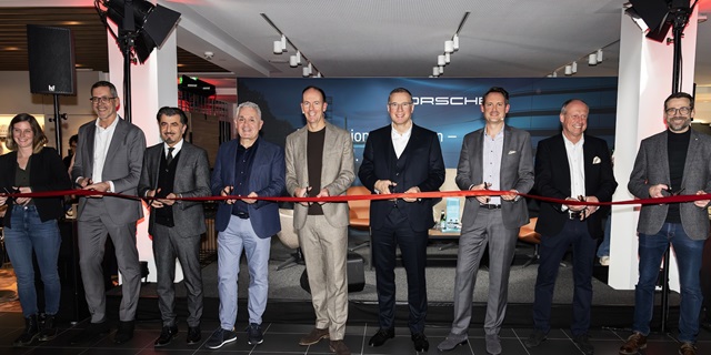 Hahn Gruppe eröffnet Destination Porsche in Göppingen