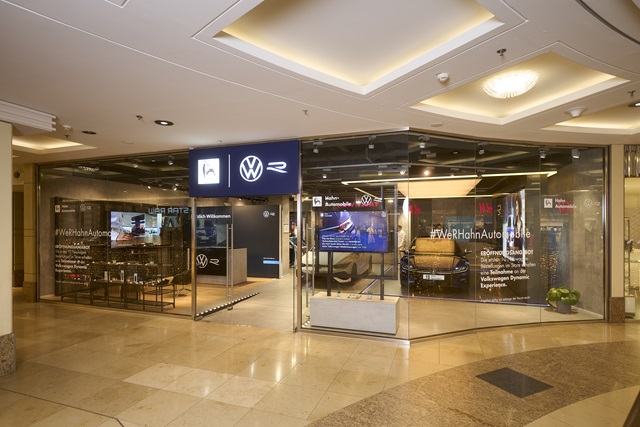 Hahn Gruppe präsentiert Volkswagen R Modelle im Breuningerland Sindelfingen.