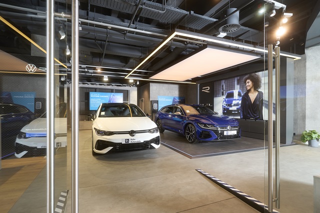 Der Arteon R Shooting Brake und Golf R – jetzt im Hahn Pop-Up-Store im breuningerLAND Sindelfingen entdecken.