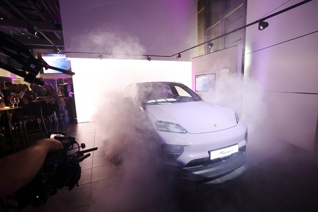  Impressionen zur Wiedereröffnung des Porsche Zentrum Schwäbisch Gmünd
