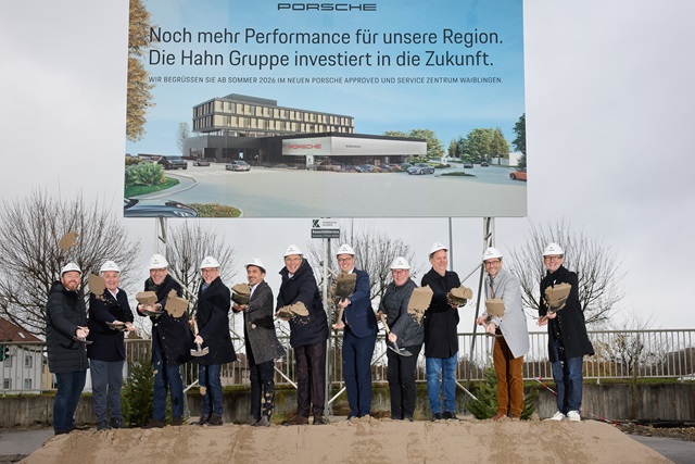 Adrian Blommer (Geschäftsführer Porsche Zentrum Schwäbisch Gmünd), Wilfried Honig (Sprecher der Geschäftsführer der Porsche Zentren der Hahn Gruppe), Klaus Stockhausen (Geschäftsführer Hahn Automobil-Holding GmbH), Karsten Sohns (Geschäftsführer und CFO Porsche Deutschland), Alireza Gordi (Gesamtvertriebsleiter Süd von Porsche Deutschland), Steffen Hahn (Geschäftsführender Gesellschafter Hahn Gruppe), Sebastian Wolf (Oberbürgermeister der Stadt Waiblingen), Dieter Scheinmann (Baubürgermeister der Stadt Waiblingen), Dr. Marc Funk (Geschäftsführer der WTM GmbH Waiblingen, Wirtschaftsförderung), Mike Geer (KMB Architekten), Mathias Orth (KMB Architekten)