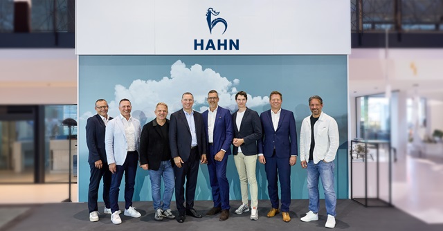 Michael Waag (Geschäftsführer Hahn Automobile GmbH + Co. KG), Jörg Berghöfer (Sprecher der Geschäftsführung Hahn Automobile GmbH + Co. KG), Alexander Buk (Geschäftsführer SEAT | CUPRA Deutschland GmbH), Steffen Hahn (Geschäftsführender Gesellschafter Hahn Gruppe), Klaus Stockhausen (Geschäftsführer Hahn Automobil-Holding GmbH), Jan-Hendrik Hülsmann (Geschäftsführer Škoda Auto Deutschland GmbH), Holger Fink (Geschäftsführer Hahn Automobile GmbH + Co. KG), Erik Händler (Bereichsleiter Händlerorganisation bei SEAT | CUPRA Deutschland GmbH)