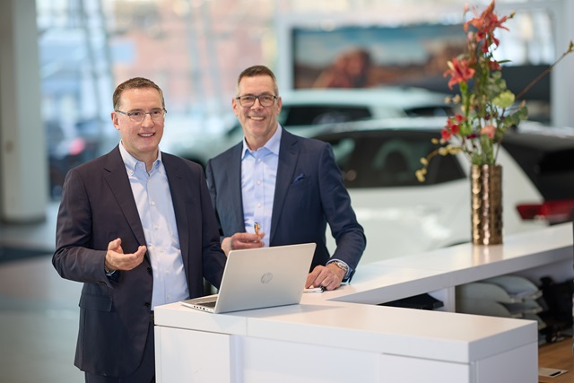 v.l.n.r.: Steffen Hahn (Geschäftsführender Gesellschafter der Hahn Gruppe) und Klaus Stockhausen (Geschäftsführer der Hahn Automobil-Holding GmbH)